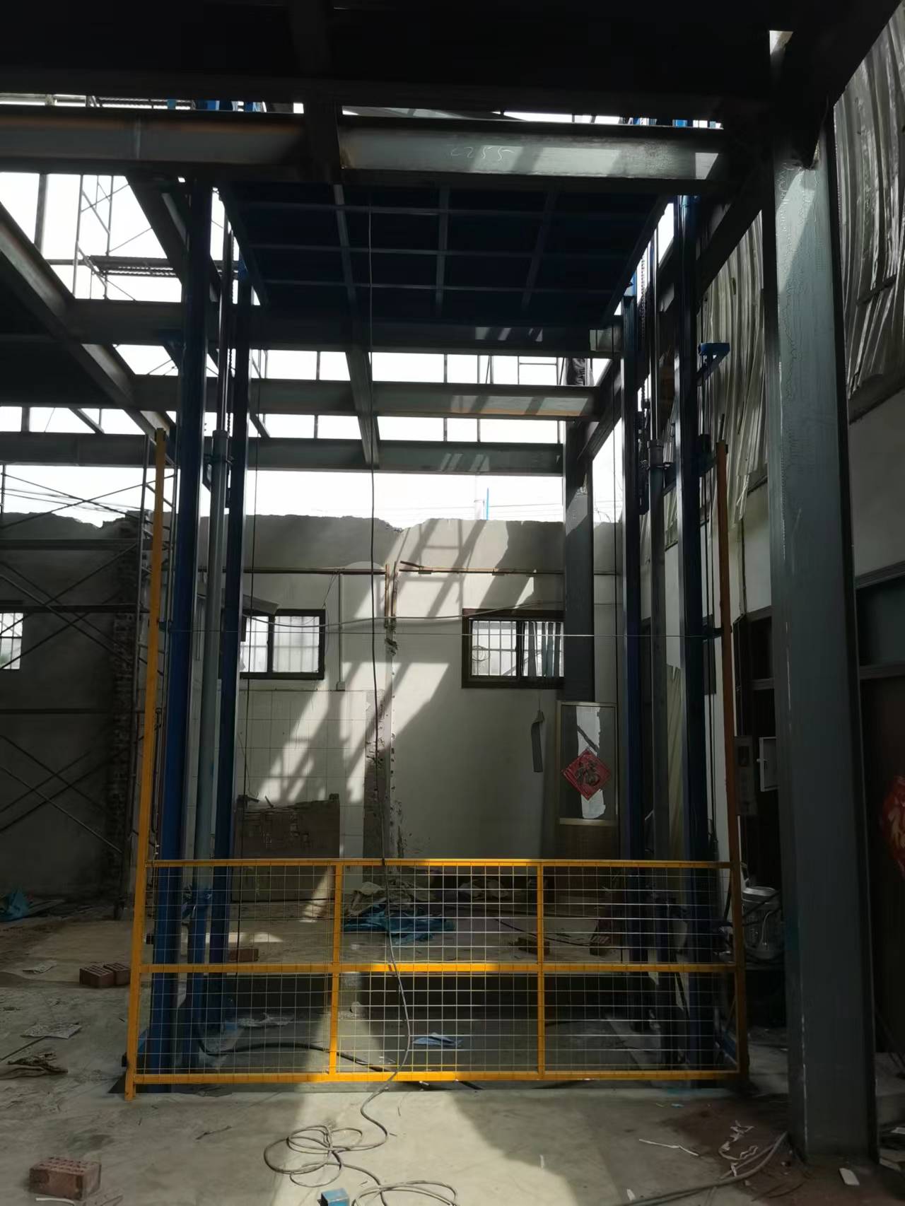 液壓升降平臺在使用當中進水了怎么辦